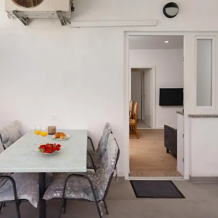 Apartment Paladin - Apartments & Private Parking