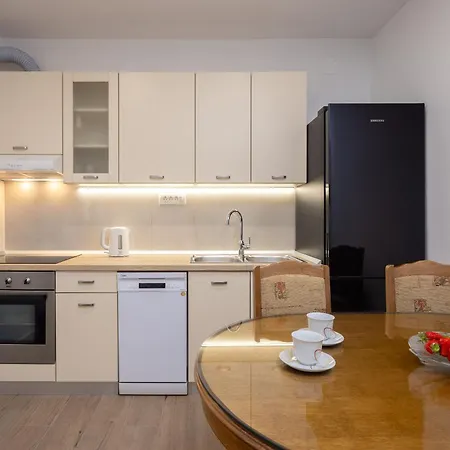 Paladin - Apartments & Private Parking Apartment Makarska