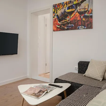 Apartment Paladin - Apartments & Private Parking