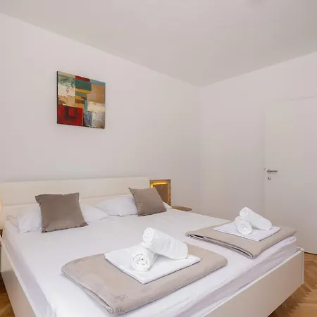 Paladin - Apartments & Private Parking Apartment *