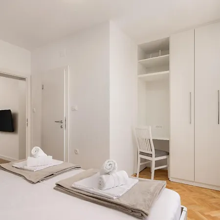 Paladin - Apartments & Private Parking * Makarska