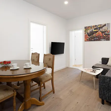 Paladin - Apartments & Private Parking