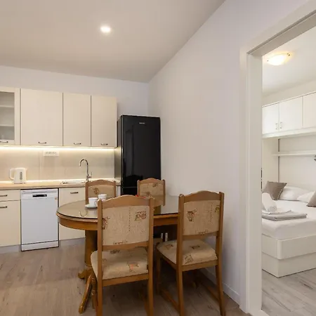 Paladin - Apartments & Private Parking Apartment