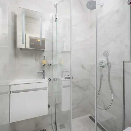 Paladin - Apartments & Private Parking Apartment Makarska
