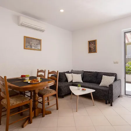 Paladin - Apartments & Private Parking Apartment