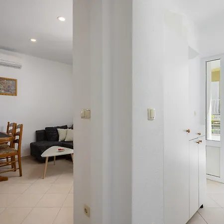 Paladin - Apartments & Private Parking Apartment Makarska