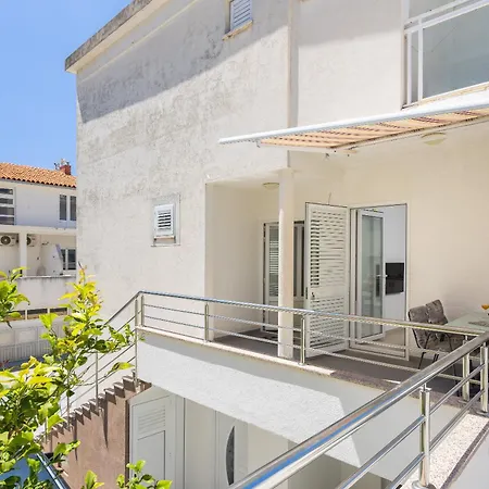 Paladin - Apartments & Private Parking *