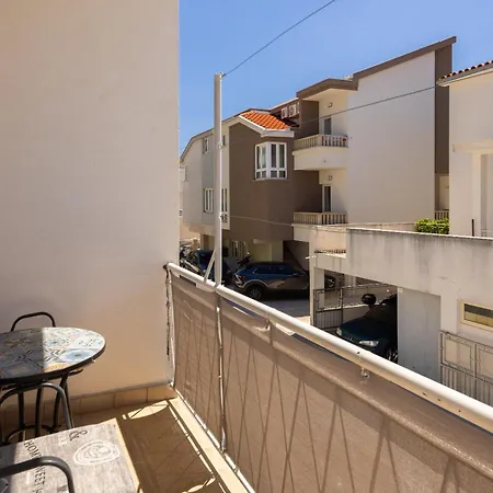 Paladin - Apartments & Private Parking Makarska