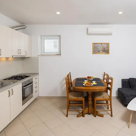 Paladin - Apartments & Private Parking