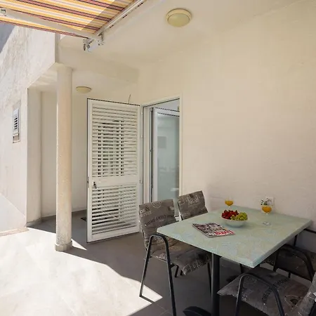Apartment Paladin - Apartments & Private Parking