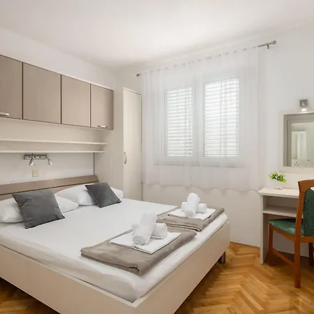 Paladin - Apartments & Private Parking Makarska