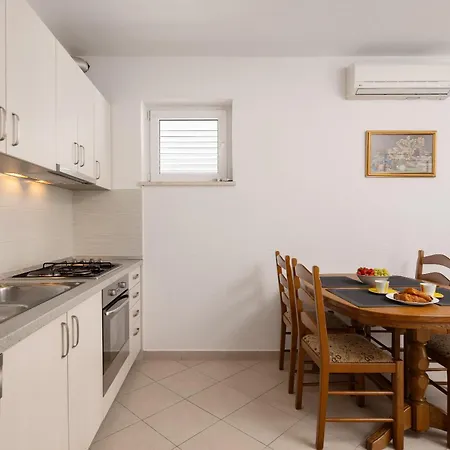 Paladin - Apartments & Private Parking