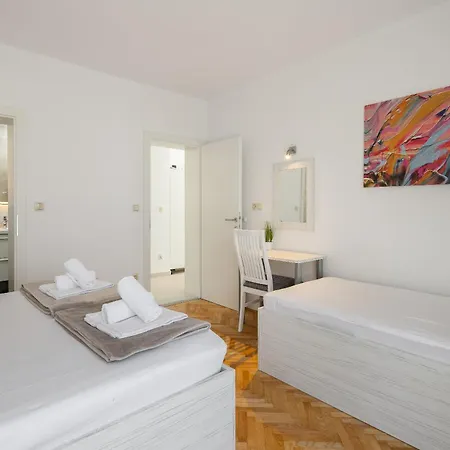 Apartment Paladin - Apartments & Private Parking Makarska
