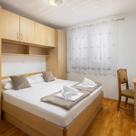 Paladin - Apartments & Private Parking Makarska