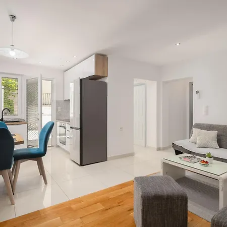 Paladin - Apartments & Private Parking *