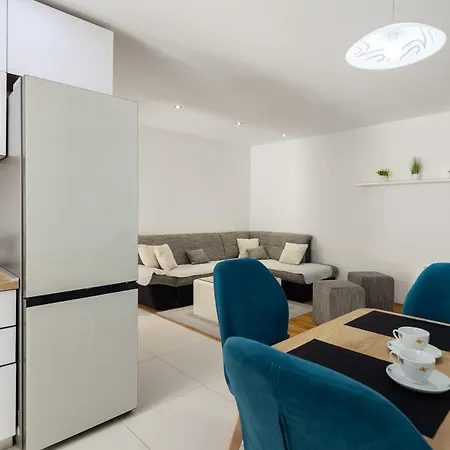 Paladin - Apartments & Private Parking * Makarska