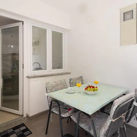 Paladin - Apartments & Private Parking Makarska