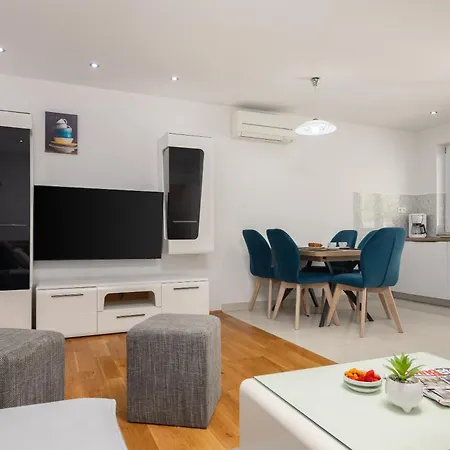 Paladin - Apartments & Private Parking * Makarska