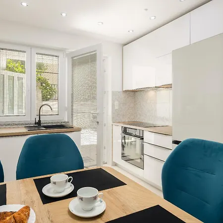 Paladin - Apartments & Private Parking Apartment