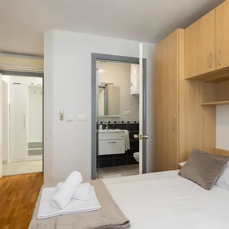 Paladin - Apartments & Private Parking Makarska